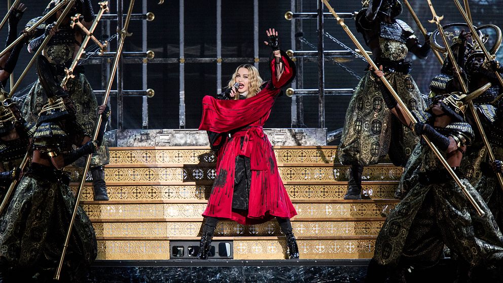Madonna under en spelning i Stockholm 2015.