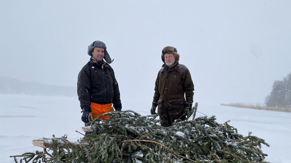 Filip Bodin och Anders Gunnarsson från Harefjordens fiskevårdsområde förening