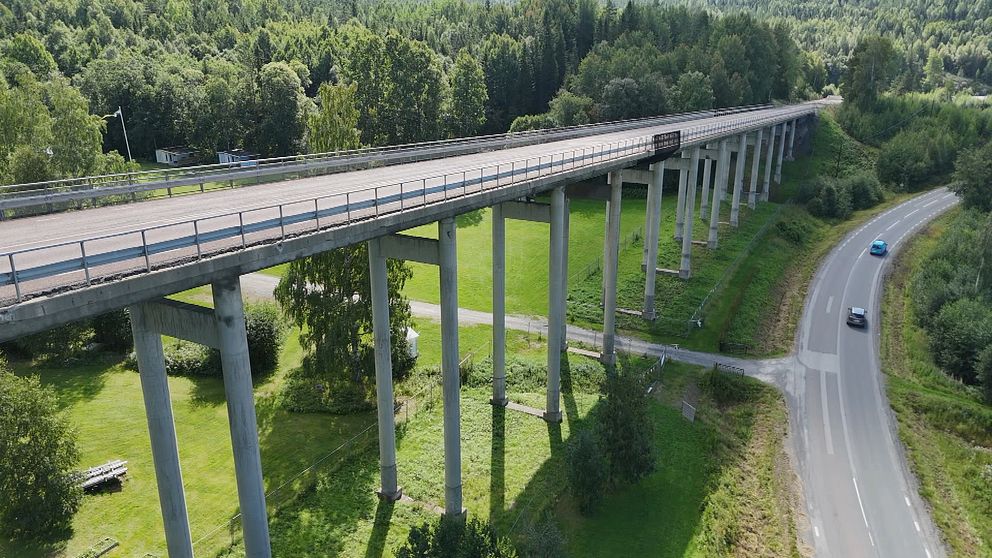 Gålåbron i Kramfors kommun sett ur ett drönarperspektiv.
