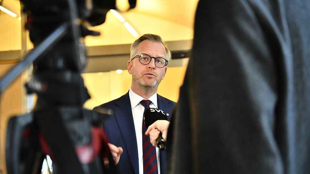 Socialdemokraternas Mikael Damberg presenterar partiets förslag till vårbudgetändringar