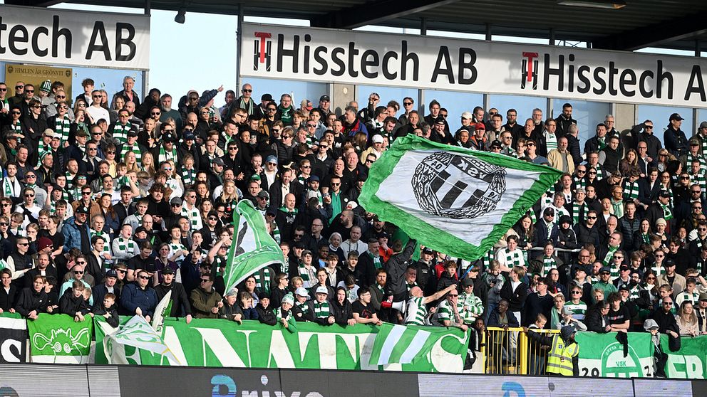 Publik på Hitachi Energy Arena i Västerås under match mellan