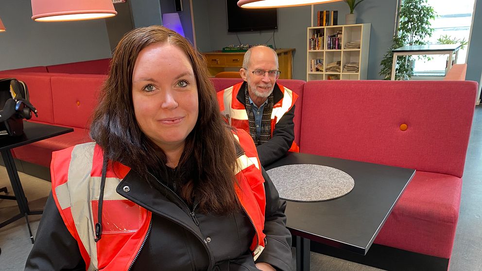 Sara Valund och Lasse Jämtner är nattvandrare i Åby och de hoppas att det finns en lösning för att fritidsgården i Åby kan fortsätta sin verksamhet