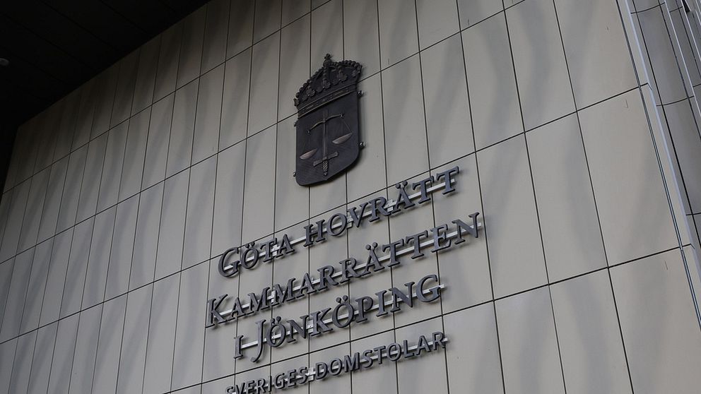 Fasad med texten ”Göta hovrätt” och ”Kammarrätten i Jönköping”.