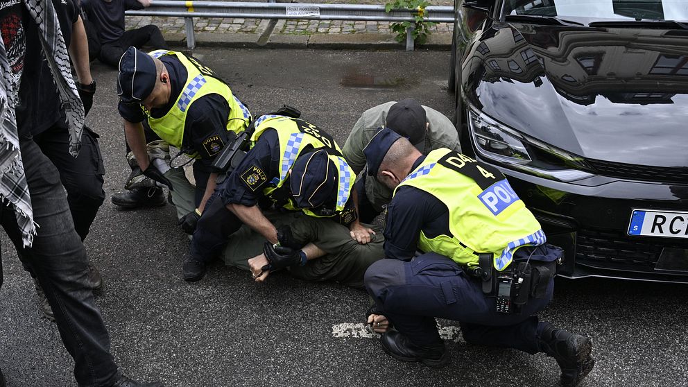 Det var stundtals upprörd stämning när tältlägret i Lundagård tömdes under torsdagen.