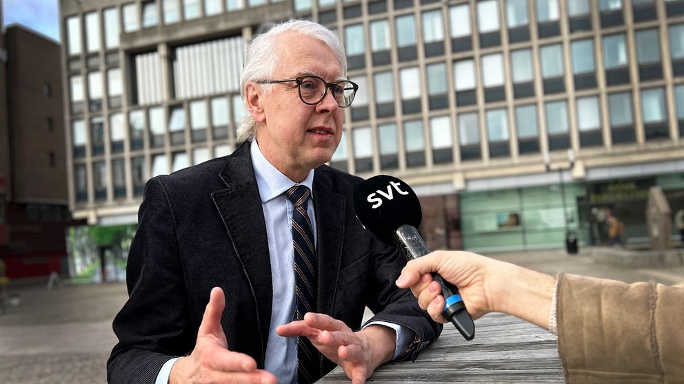 Thomas Forsberg, åklagare vid Riksenheten mot korruption, utanför Södertälje tingsrätt.