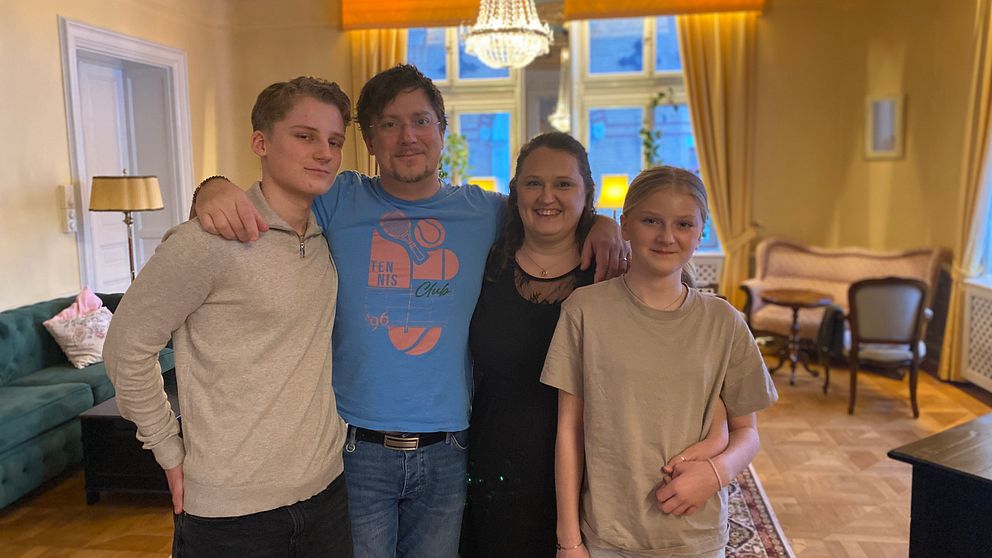 Familjen Romboni i Sundsvall med barnen Primo och Hilda och mamma Emilia och pappa Andreas som drabbades av plötsligt hjärtstopp i hemmet i september 2023