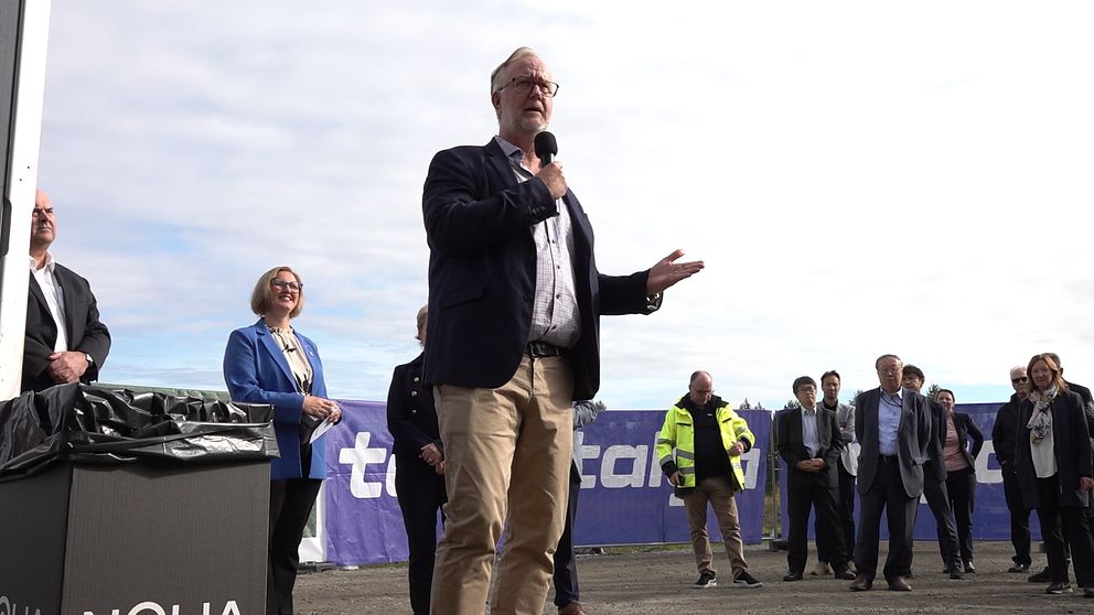 Arbetsmarknadsminister, Johan Pehrson (L), var med vid första spadtaget till nya batterianodfabriken i Luleå.