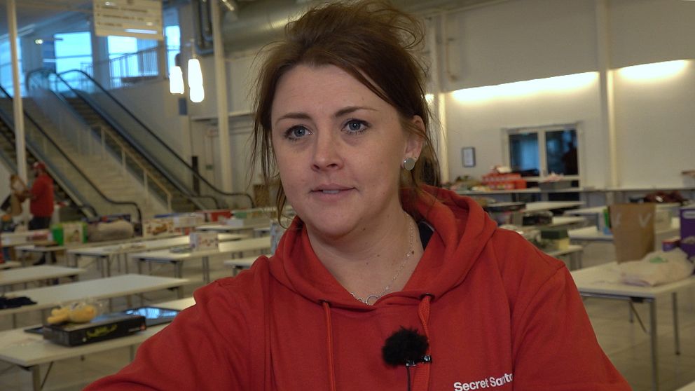 De samlar in julklappar till barn hjälper 135 familjer SVT Nyheter