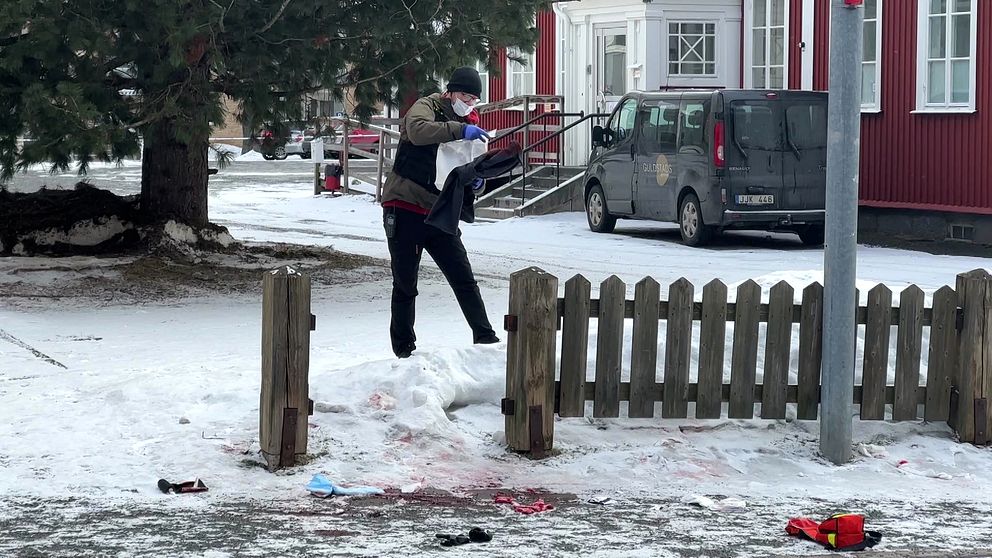 Brottsplats i Skellefteå, där tre personer knivskars efter studentfest
