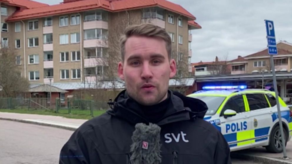 Reporter på plats i centrala Västerås där polisen genomfört en insats med anledning av ett grovt våldsbrott.