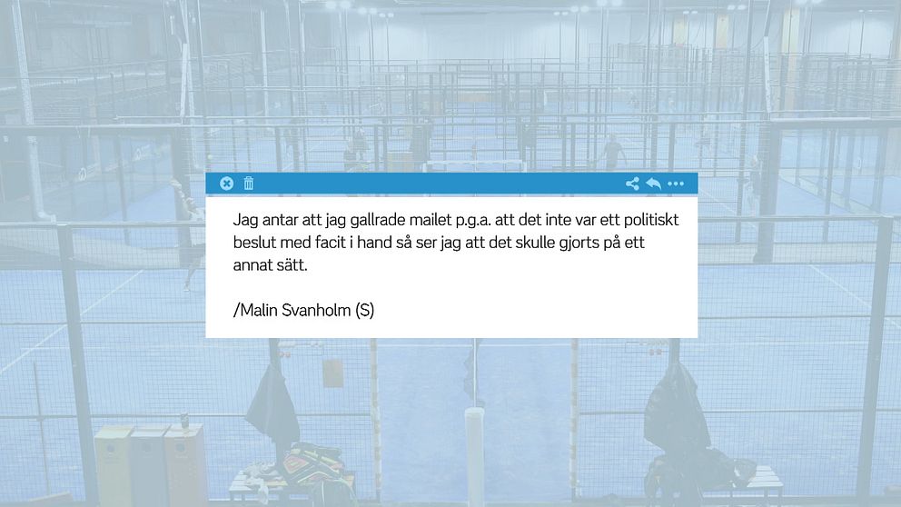 Delad bild. Första sektionen visar en inomhuspadelhall med flera banor. Andra sektionen innehåller ett textmeddelande som lyder: ”Jag antar att jag gillrade malet p.g.a. att det inte var ett politiskt beslut med facit i hand så ser jag att det skulle gjorts på ett annat sätt.” Signerat av Malin Svanholm (S).