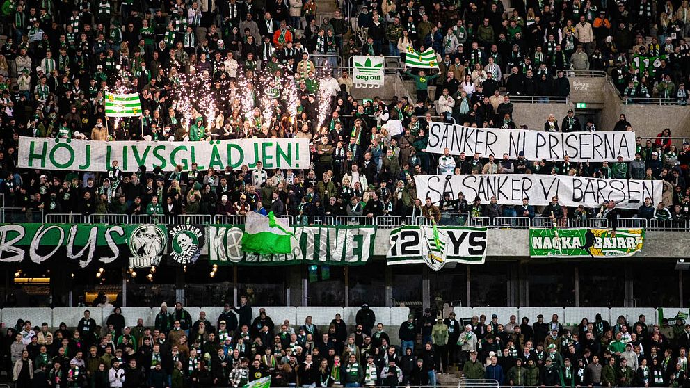 Bild från oktober 2022 när Hammarbys supportrar protesterade med tifon på läktaren.
