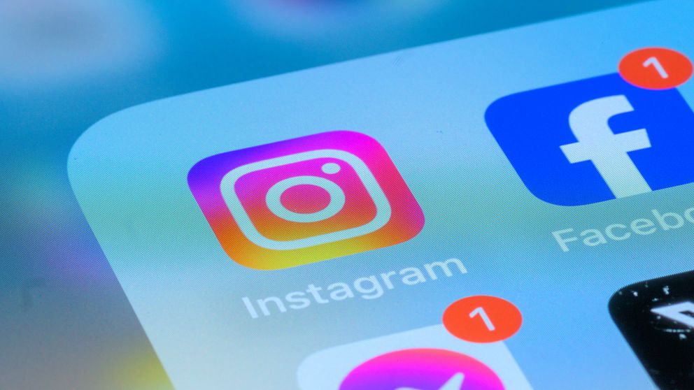Bild på mobilskärm där appar som Instagram och Facebook syns.