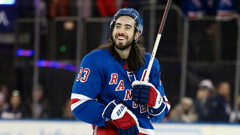 Mika Zibanejad i New York Rangers ser glad ut efter att ha gjort mål