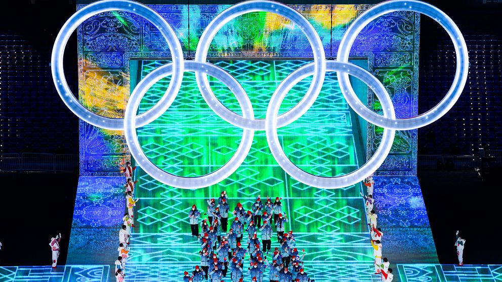 Ryska laget kliver in på OS-invigningen