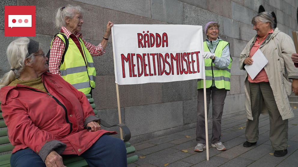 17 000 personer har skrivit på en protestlista mot flytten av Medeltidsmuseet i Stockholm och under onsdagen samlades närmare 200 demonstranter utanför museets lokaler. Enligt demonstranterna är flytten i princip en nedläggning.