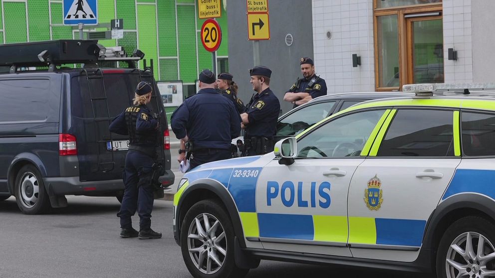 Den nu 16-årige mannen var beväpnad med kniv och handskar när han överföll sin vän. Under måndagen dömdes han till tre års sluten ungdomsvård för mord.