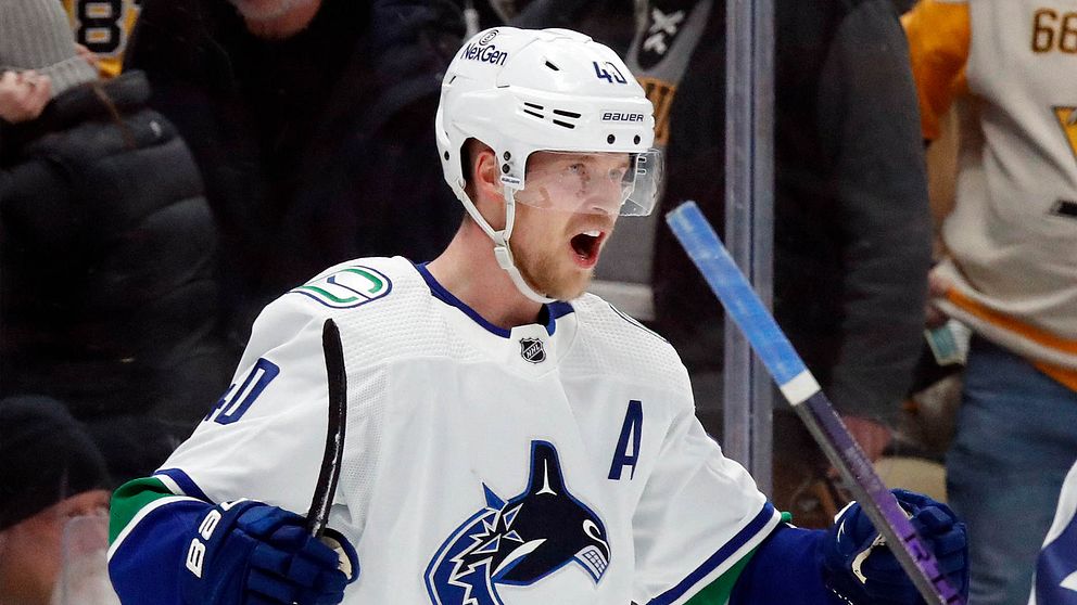 Elias Pettersson har skrivit ett nytt kontrakt med Vancouver.