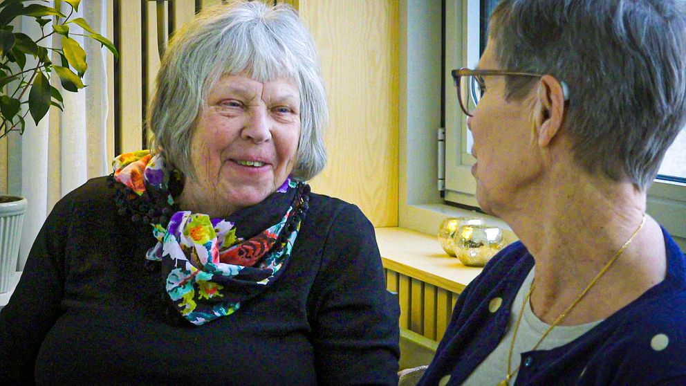 Ingegerd och Christina, 78, är grannar på generationsboendet i Örebro.