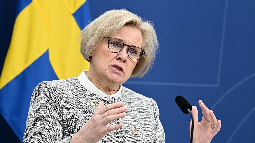 Rikspolischefen Petra Lundh på presskonferens