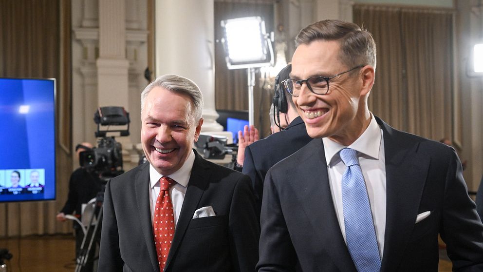 Presidentkandidaterna Pekka Haavisto (valmansförening, stöds av de Gröna) och Alexander Stubb (samlingspartiet) i Helsingfors på valkvällen den 28 januari 2024. Den andra omgången hålls den 11 februari 2024.