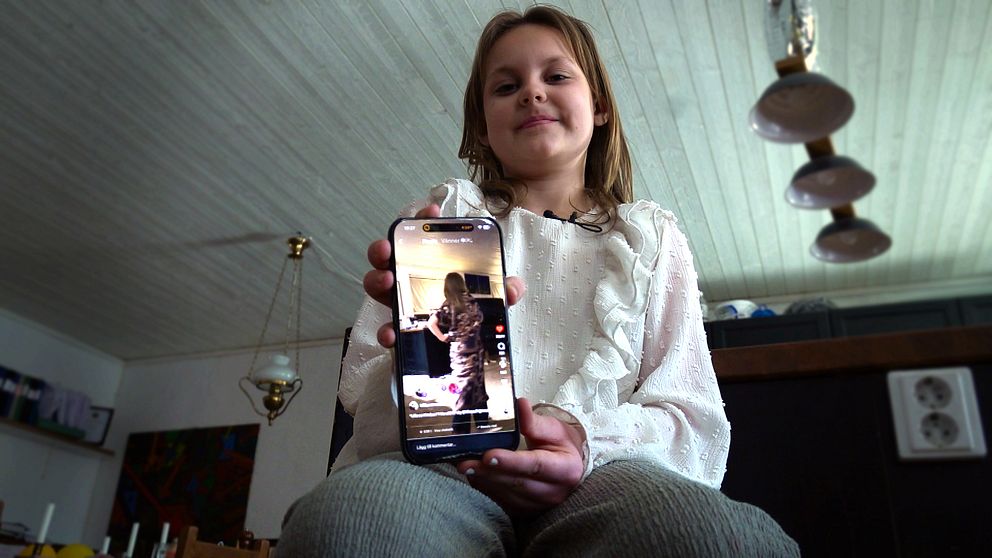 Isabel, 10, förvandlas till läraren Karin – nu är hon viral | SVT Nyheter