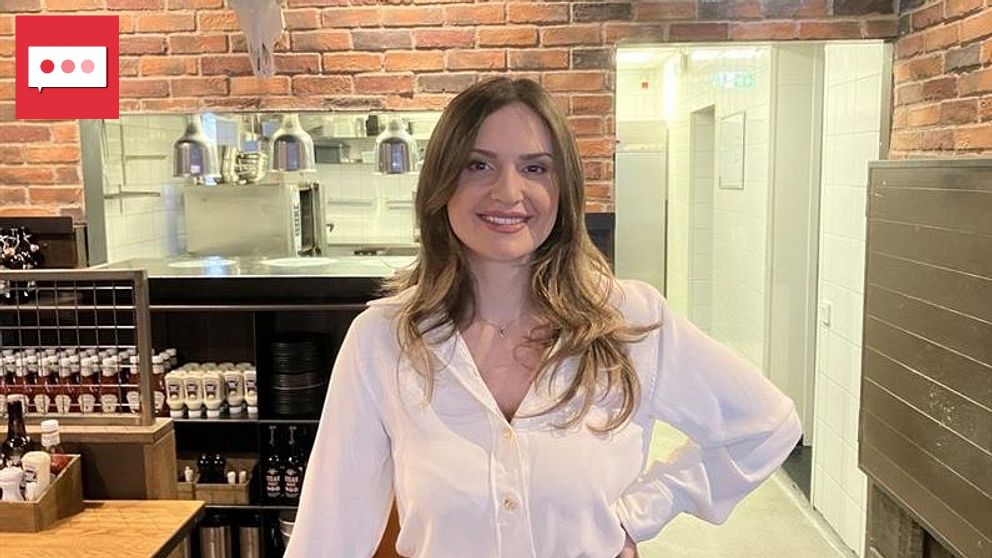 Emanuela Gjinesha på restaurang