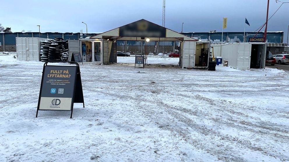 Däckverkstad ute men inga bilar.