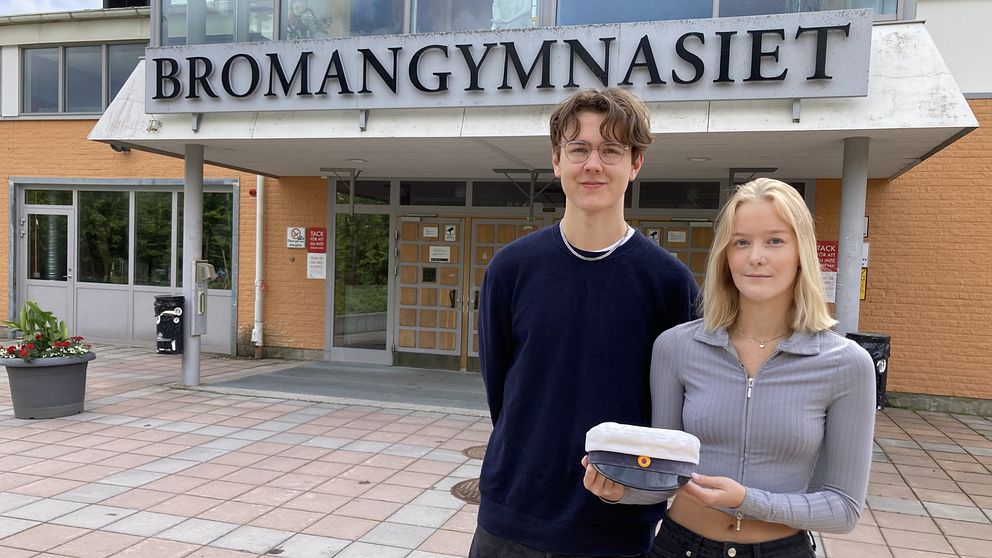 Eleverna Walter Engman och Ellen Backlund tar studenten nästa år. De tycker att satsningen som skolan gör är jättebra.