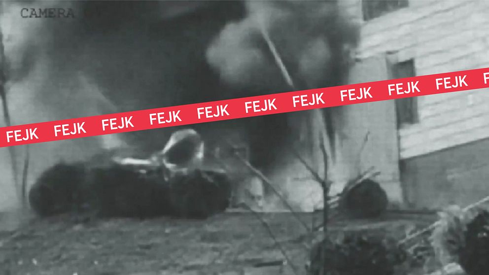 Explosion vid byggnad, överstruken av texten ”FEJK” för att visa AI-manipulerad video.