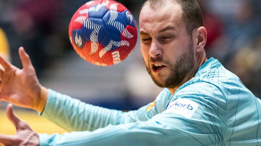 Fabian Norsten och en boll.