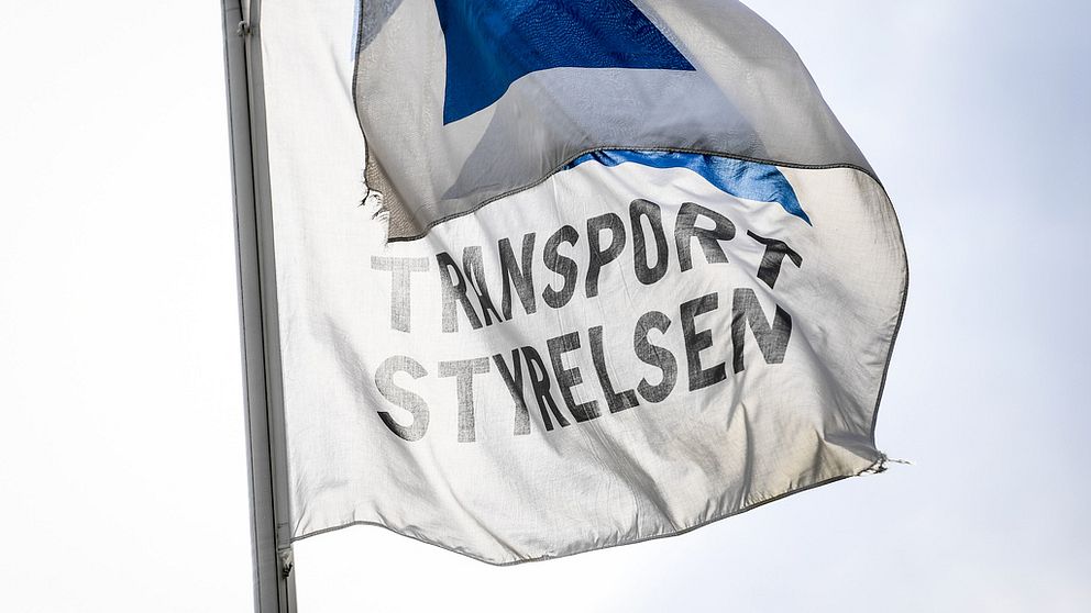 Transportstyrelsens logga på en flagga.