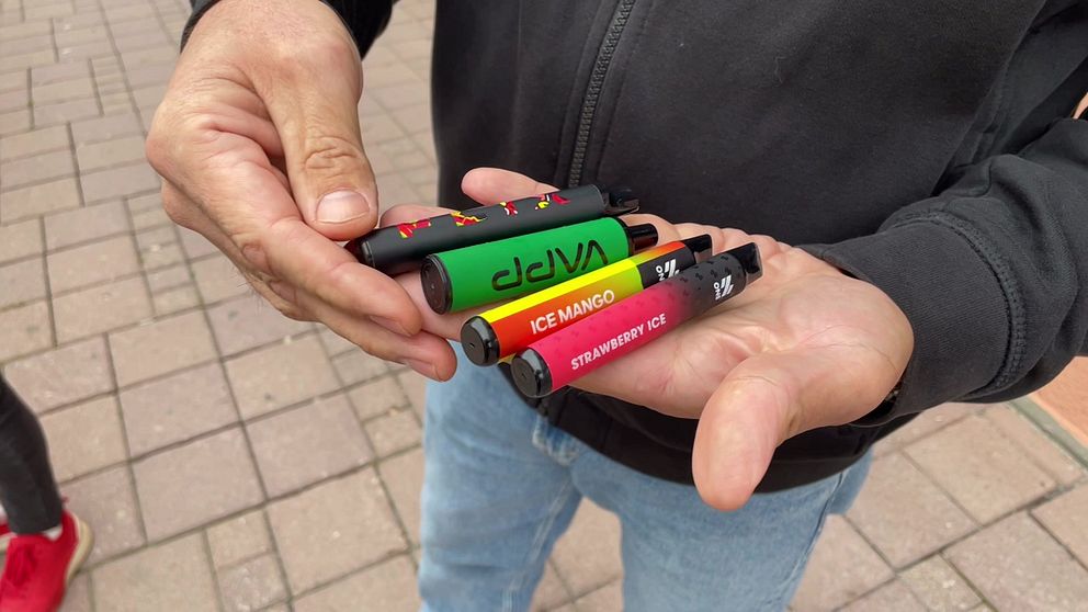 e-cigaretter som visas av en fältarbetare i Härnösand