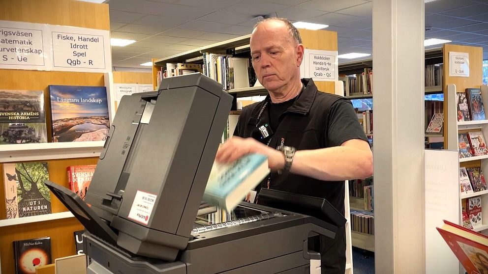 Vid biblioteket i Sveg är kopiatorn numera ett viktigt verktyg för utlån av böcker.