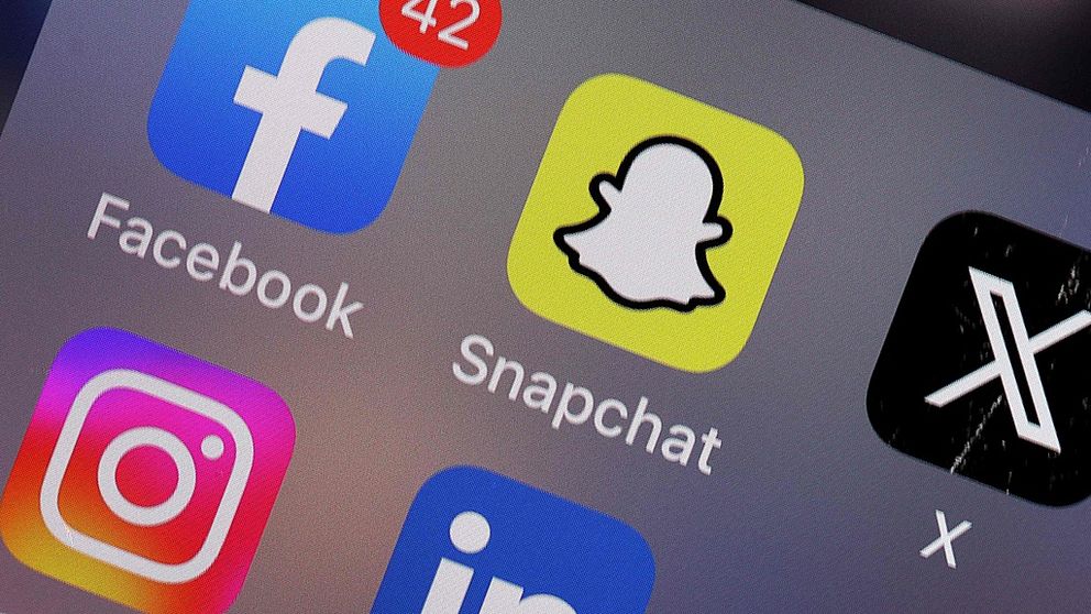 sociala medierappar på telefonskärm