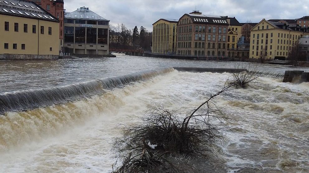 Motala ström högt vatten avstängning gångvägar