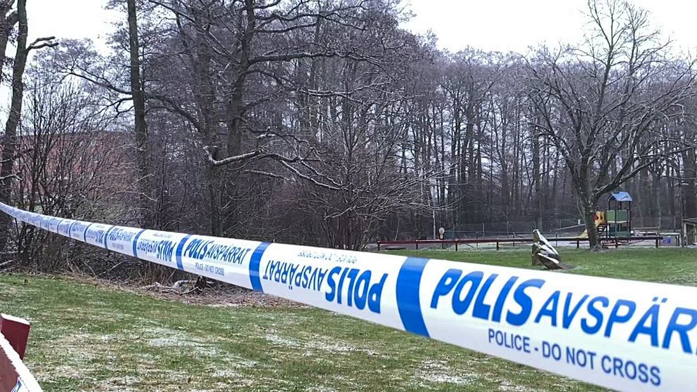 Polisen spärrade av ett område i Sloalyckan i Falkenberg i samband med händelsen.