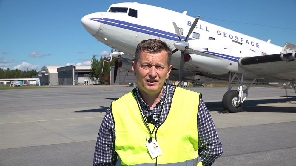 Man framför DC3