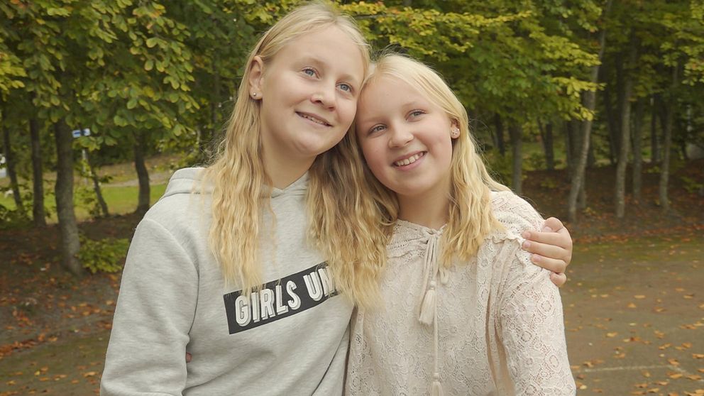 dyslexi, två tjejer, skolgård