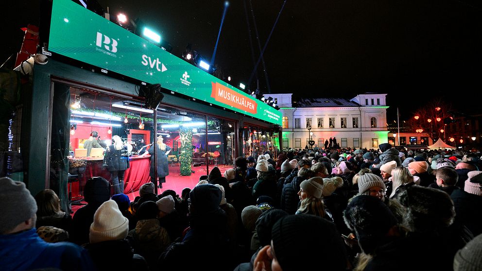 Musikhjälpens bur på Stortorget i Växjö