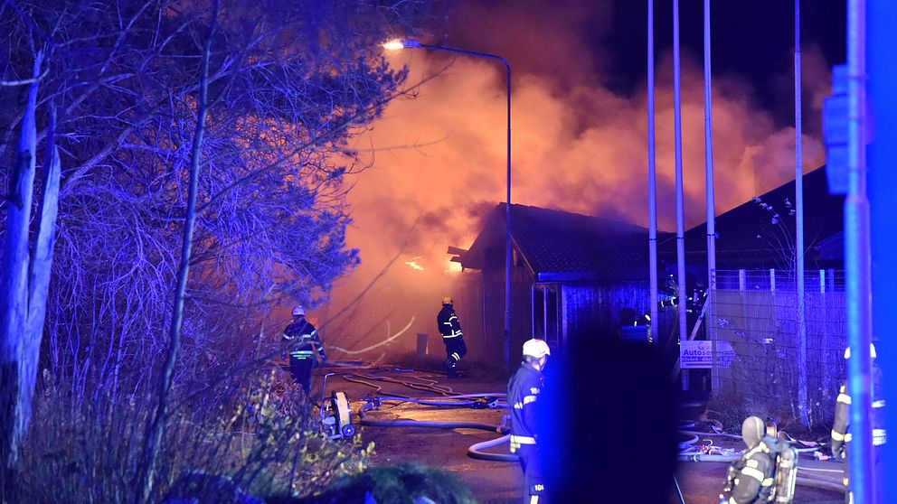 På grund av den kraftiga röken uppmanades boende i centrala Perstorp att hålla sig inomhus och stänga fönster, dörrar och ventilation.