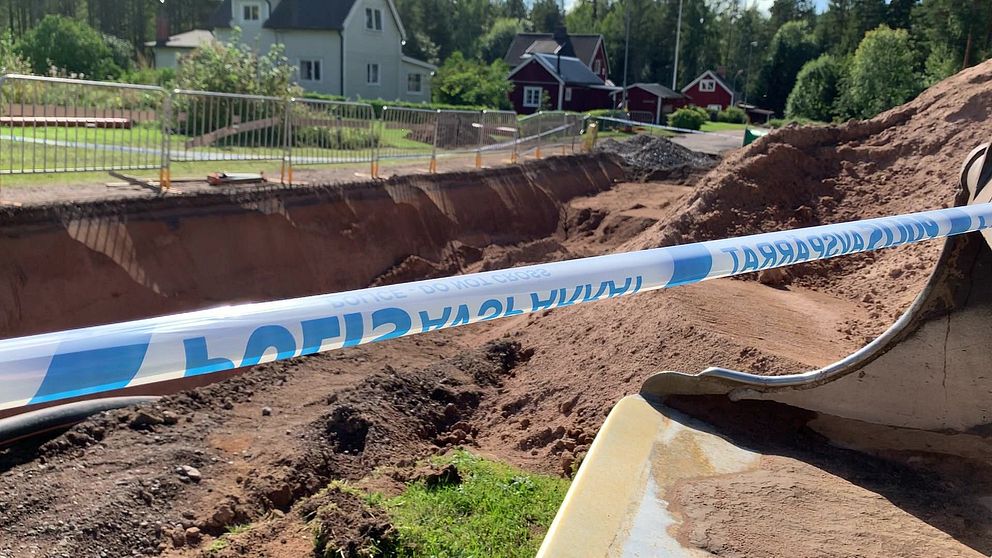 Polisavspärrning vid en grävplats.