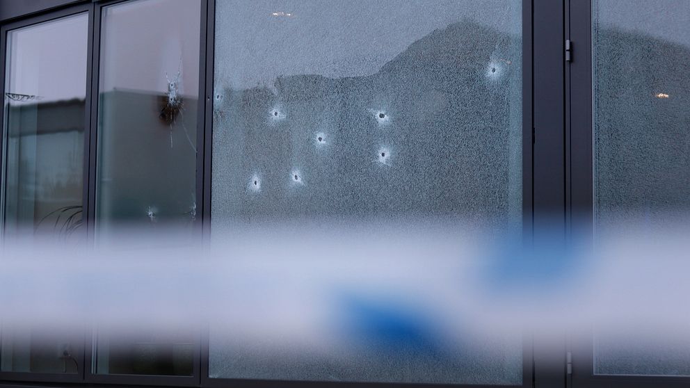 Bilder från den beskjutna bostaden i Fullerö.