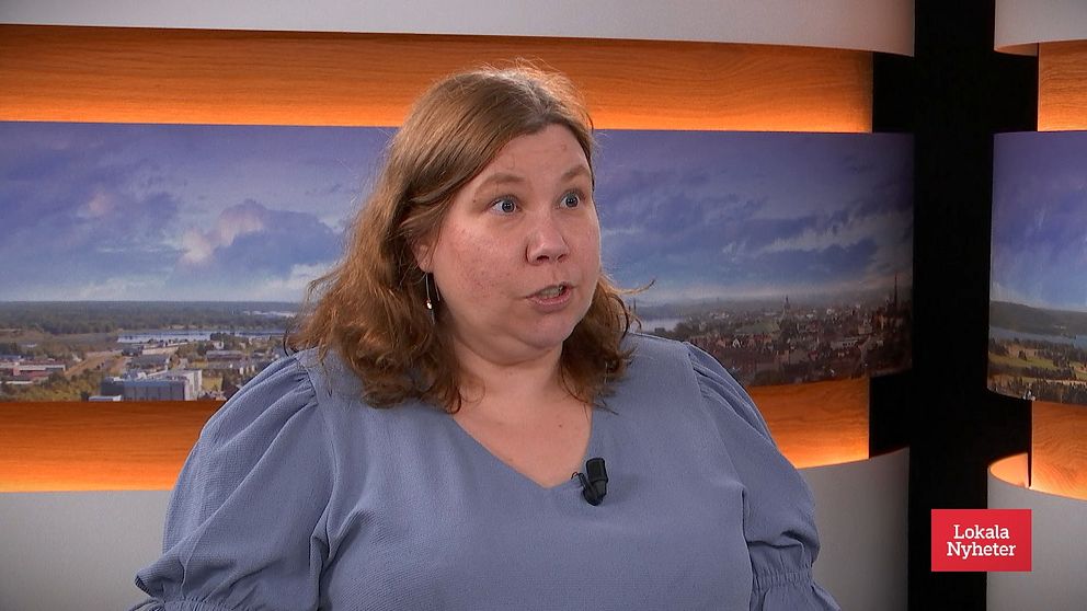 Statsvetaren Sofie Blombäck i TV-studion.