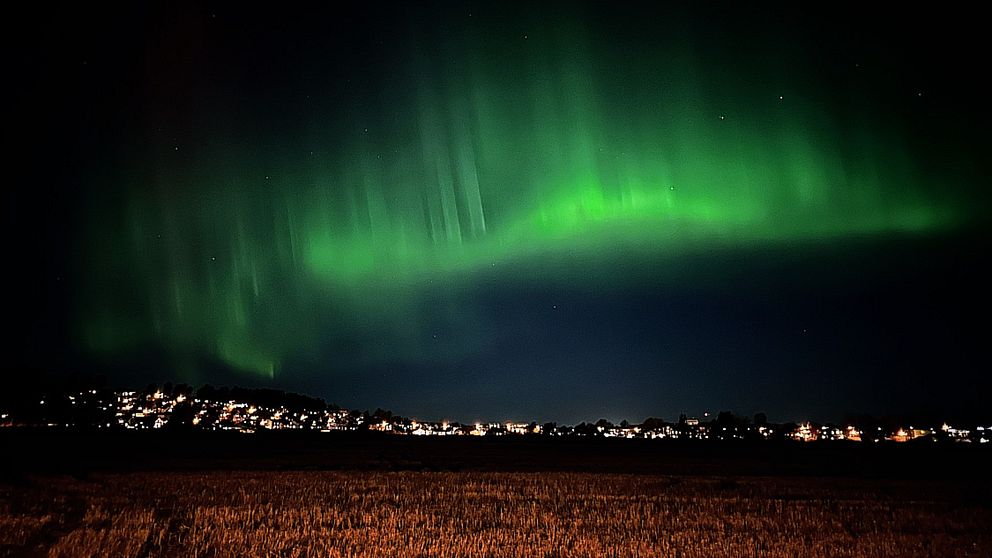 Ett grönt norrsken dansar på himlen i Kristinehamn