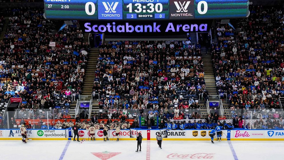 19 285 – så många åskådare har aldrig tidigare varit på en dammatch i ishockey.