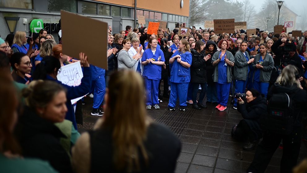 Vårdpersonal demonstrerade utanför sjukhuset i Borås