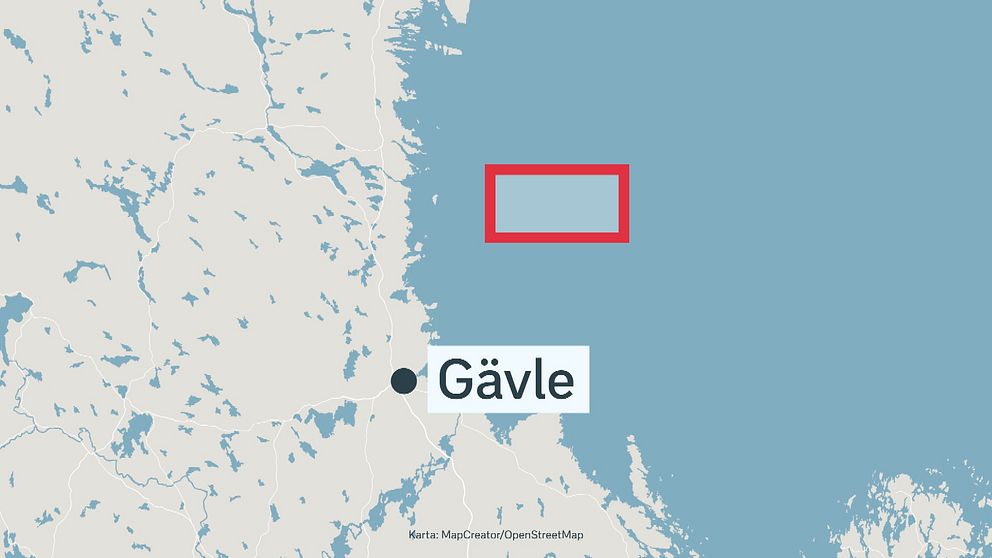 Karta över Gävle och omgivande kustlinje med en röd rektangel markerad i havet öster om staden.