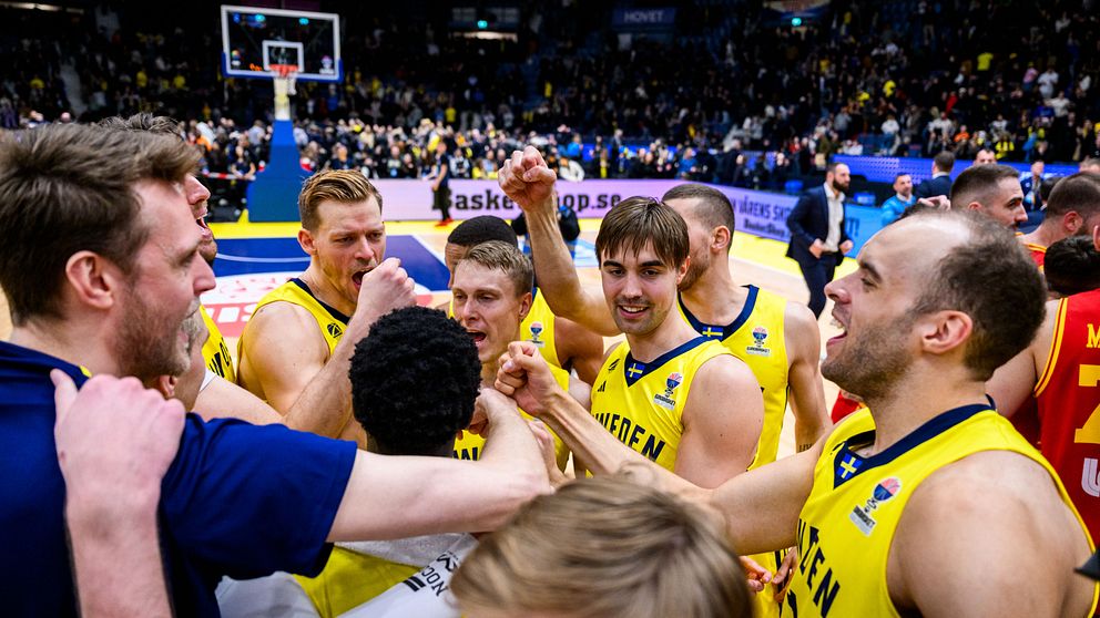 Sverige firar avancemang till basket-EM