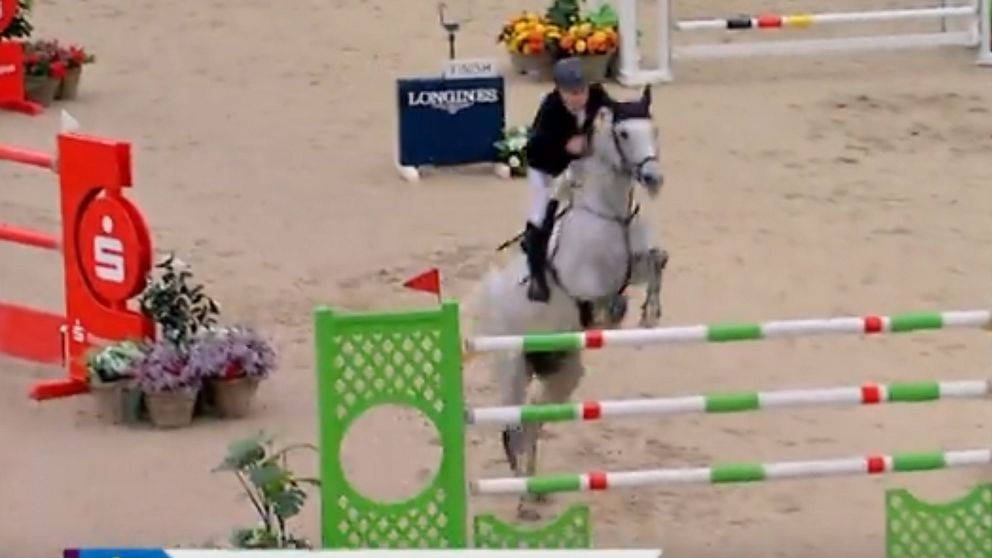 Rolf-Göran Bengtsson tävlar i ridsport i Leipzig.